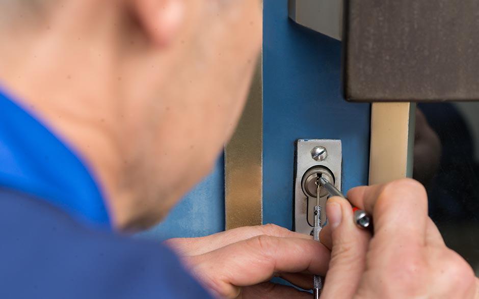 changer cylindre serrure Paris 8